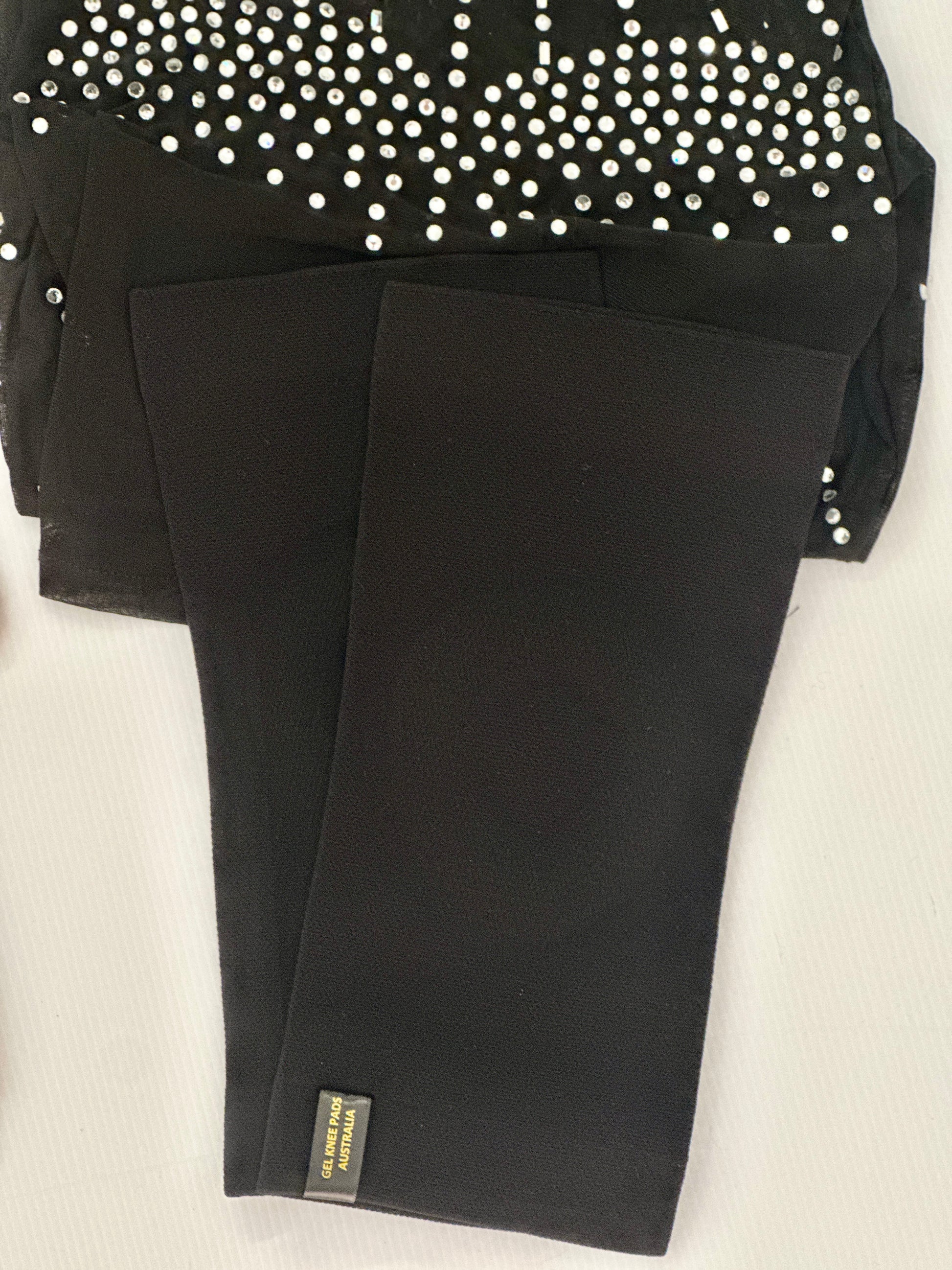 PolEssentials Sleeve Gel Knee Pads in black, for stretching and pole dancing